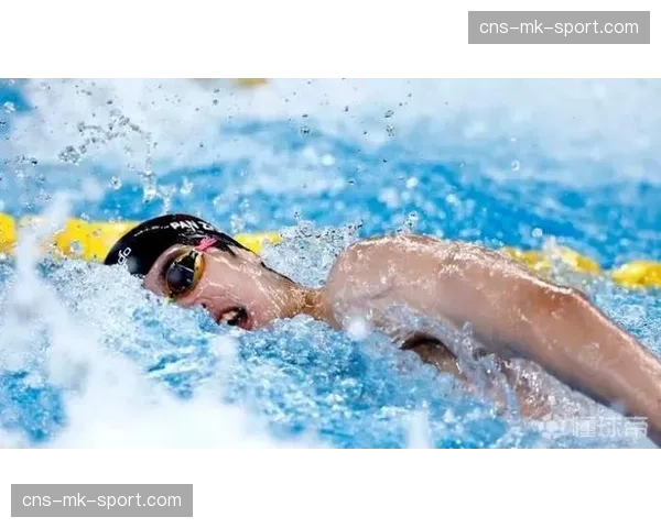 游泳世锦赛：潘展乐100自半决赛破世界纪录晋级，成绩46秒80