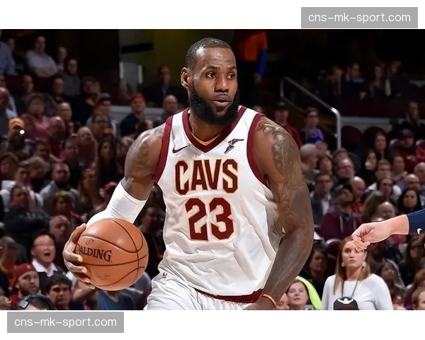 詹姆斯达成生涯41000分里程碑，比赛暂停接受全场欢呼