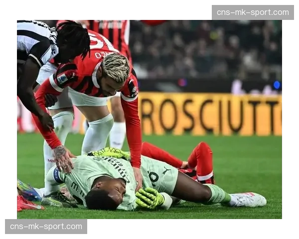 通讯：乌迪内斯球迷在球队绝杀后涌入球场庆祝，俱乐部可能遭受处罚